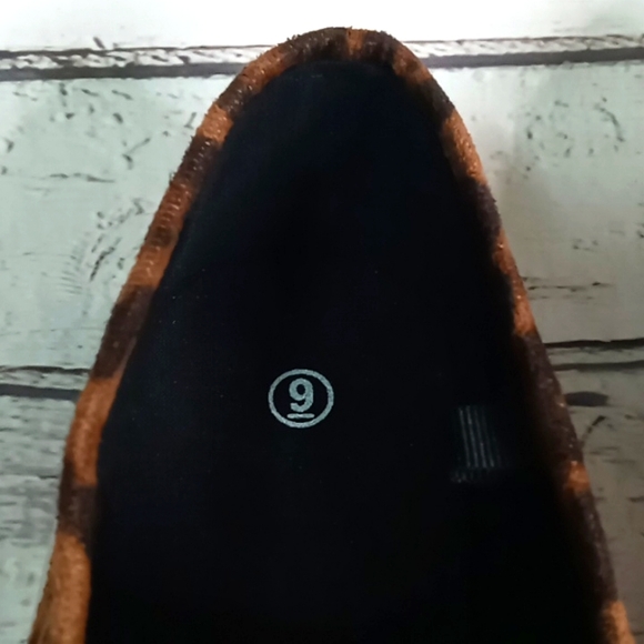 NEW leopard sneakers size 9 good for wide width - Picture 6 of 7